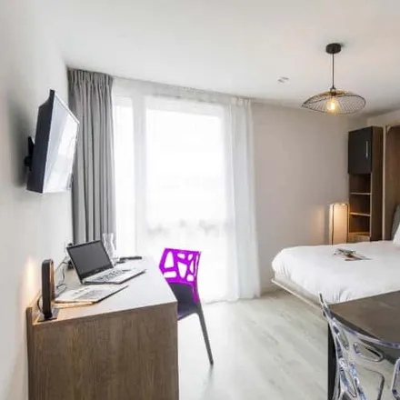 Rent this studio apartment on 90 Avenue des Quarante Journaux in 33300 Bordeaux, France