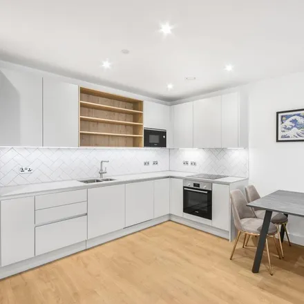 Image 4 - Cordwainer House, 64 New Village Avenue, London, E14 0TB, United Kingdom - Apartment for rent