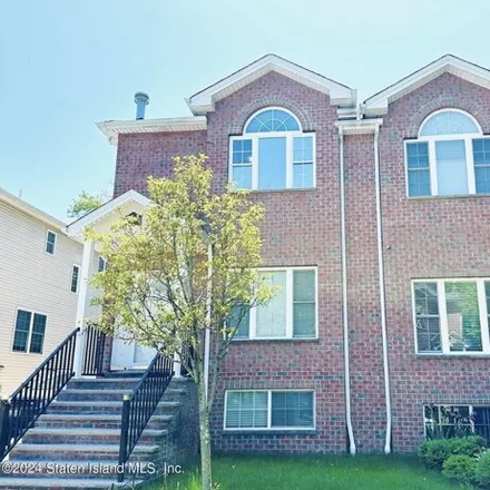Buy this 3 bed house on 26 Malibu Court in New York, NY 10309