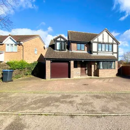 Rent this 5 bed house on 2 Mendlesham in Welwyn Hatfield, AL7 2QG