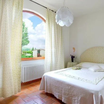 Rent this 1 bed house on San Gimignano in Via San Matteo, 53038 San Gimignano SI