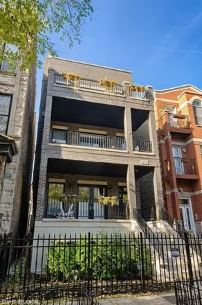 Buy this 2 bed condo on 3322 North Kenmore Avenue in Chicago, IL 60657