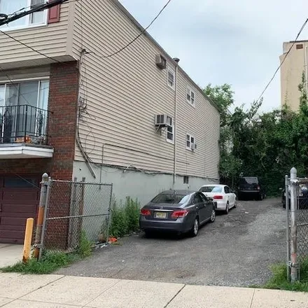 Buy this 6 bed duplex on 542 Lincoln Street in Union City, NJ 07087