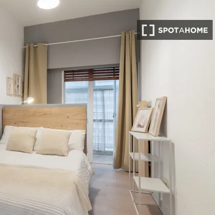 Rent this 8 bed room on Avenida de Felipe II in 18, 28009 Madrid
