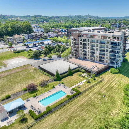 Image 1 - United Dairy Farmers, Fairfield Avenue, Bellevue, KY 41073, USA - Condo for sale