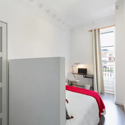 Rent this 6 bed room on Alibri in Carrer de Balmes, 26