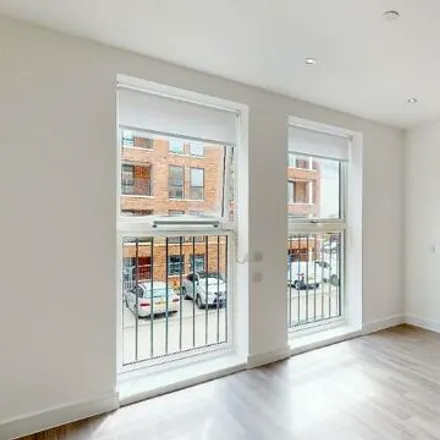 Image 4 - Brook Point 1412 - 1420, High Road, Oakleigh Park, London, N20 9HR, United Kingdom - Apartment for sale