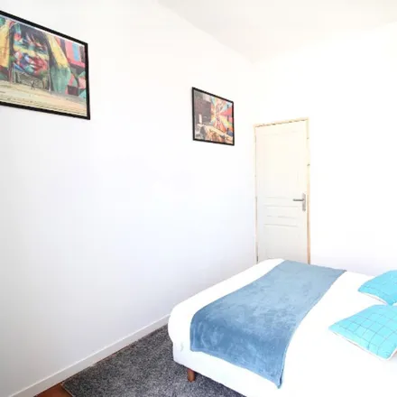 Rent this 1 bed apartment on Hôtel De Nesmond in 17 Rue Vital Carles, 33000 Bordeaux