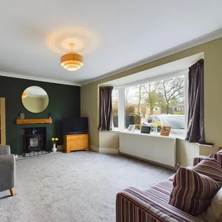 Image 2 - Hookstone Chase, Harrogate, HG2 7HW, United Kingdom - House for rent