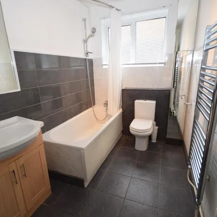 Rent this 1 bed apartment on Nether Street in London, N3 1JS