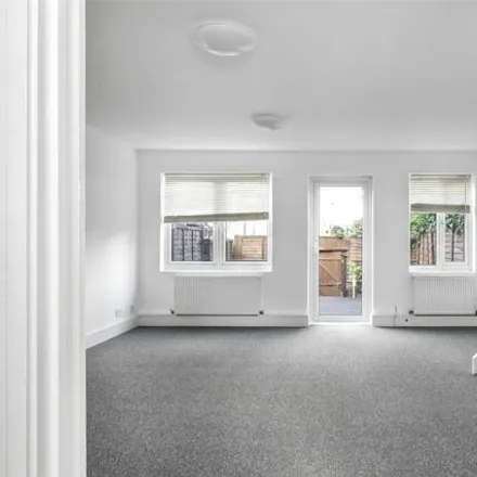 Image 6 - Erwood Road, London, SE7 8HA, United Kingdom - Townhouse for sale