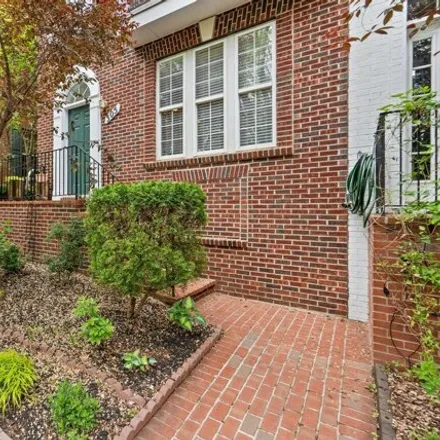 Image 3 - 301-305 Garden View Square, Rockville, MD 20890, USA - House for sale