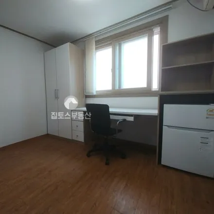 Rent this studio apartment on 서울특별시 관악구 봉천동 889-14