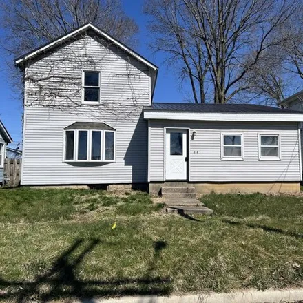 Buy this 3 bed house on 842 East Joliet Street in Ottawa, IL 61350