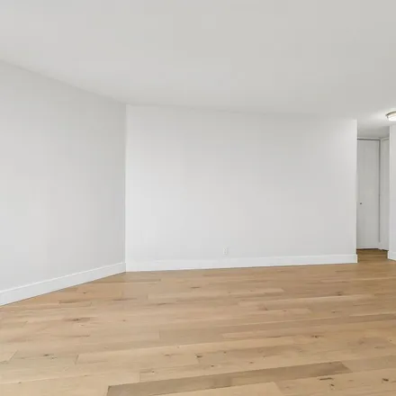Rent this 3 bed apartment on Tower I in 700 Boulevard East, Guttenberg