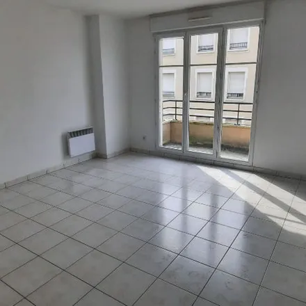 Rent this 3 bed apartment on 52 Avenue de la République in 91230 Montgeron, France