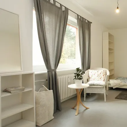 Rent this 3 bed room on Charles-H.-King-Straße 17 in 14163 Berlin, Germany