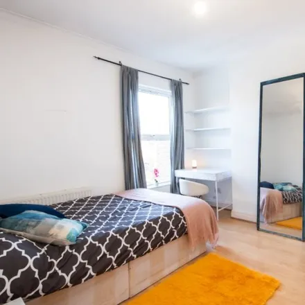 Image 2 - Tufnell Park Station, Tufnell Park Road, London, N19 5EP, United Kingdom - Room for rent