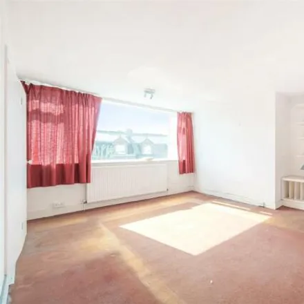 Image 4 - 81 Brondesbury Road, London, NW6 6BX, United Kingdom - Apartment for sale