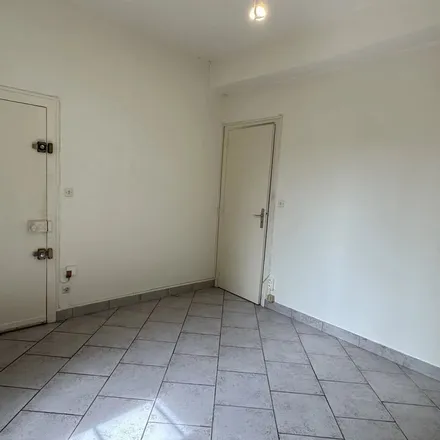 Rent this 2 bed apartment on 2 Place de l'Indien in 45100 Orléans, France