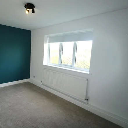 Image 5 - Manor House Croft, Leeds, LS16 8LY, United Kingdom - Apartment for rent