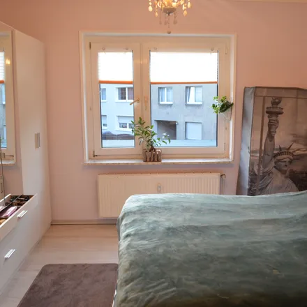 Rent this 2 bed apartment on Hennigfeldstraße 9 in 44795 Bochum, Germany