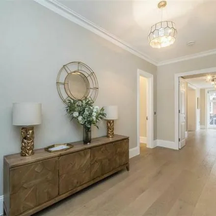 Rent this 5 bed apartment on 1A Drayton Gardens in London, SW5 0BE
