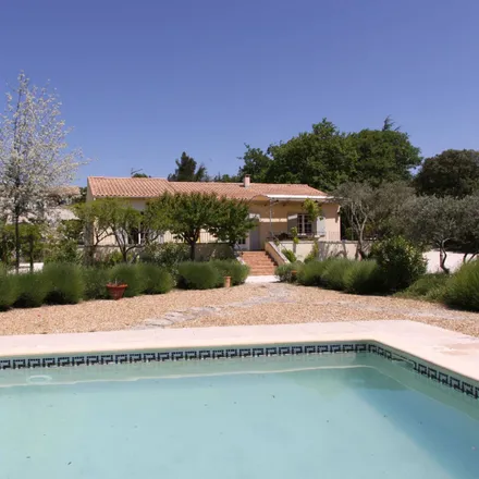 Rent this 3 bed house on Chemin des Cabanes in 84220 Cabrières-d'Avignon, France