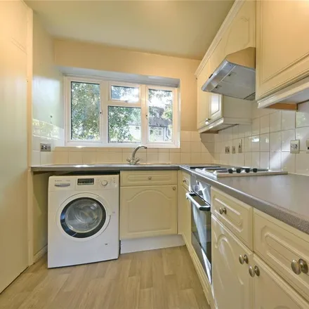Rent this 2 bed apartment on Vines Avenue in London, N3 2QE