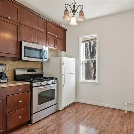 Image 7 - 518 Underhill Avenue, New York, NY 10473, USA - Townhouse for sale