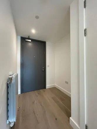 Image 7 - Woolwich High Street, London, SE18 6EA, United Kingdom - Apartment for rent