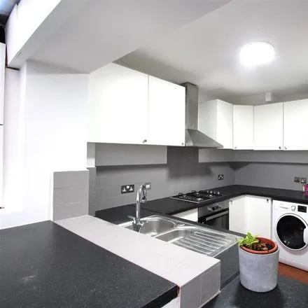 Image 4 - Bittacy Hill, London, NW7 1RT, United Kingdom - Townhouse for rent