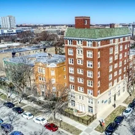 Rent this studio apartment on 7450 North Greenview Avenue in Chicago, IL 60626