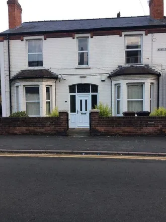 Rent this 4 bed duplex on Tennyson Street in West Parade, Lincoln
