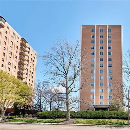 Image 2 - Hanley Towers Condominiums, 900 South Hanley Road, Clayton, MO 63105, USA - Condo for rent