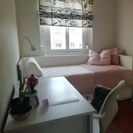 Rent this 2 bed room on Rua Sabino de Sousa in 1900-462 Lisbon, Portugal