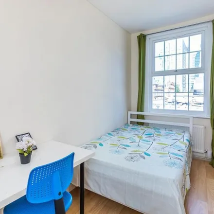 Rent this 7 bed apartment on 91 New Road in St. George in the East, London