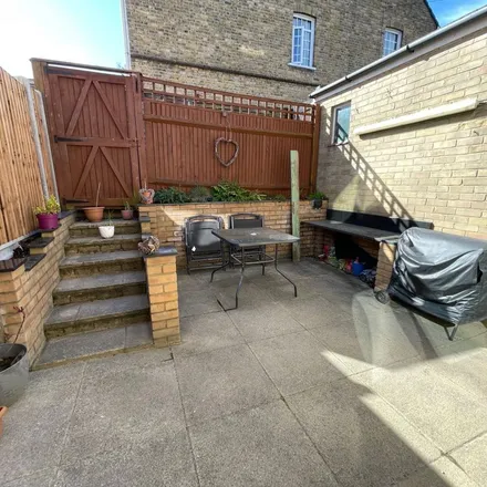 Image 1 - 34 Hillside Grove, Oakwood, London, N14 6HE, United Kingdom - Apartment for rent