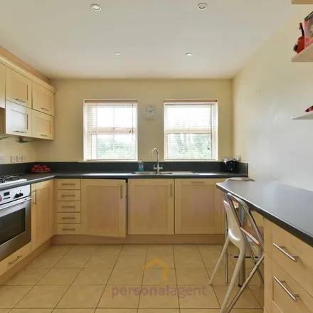 Image 6 - Horton Crescent, Epsom, KT19 8AA, United Kingdom - Apartment for rent