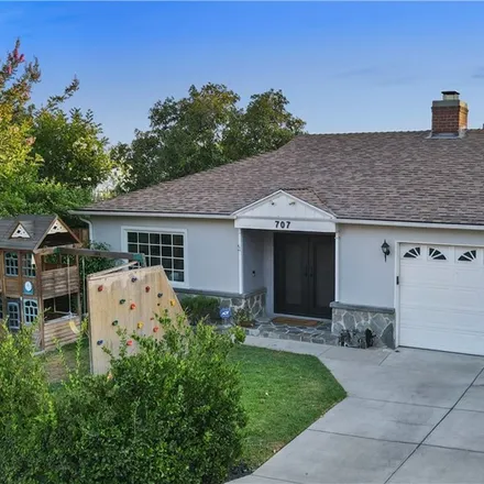 Buy this 3 bed house on 707 View Drive in Burbank, CA 91501