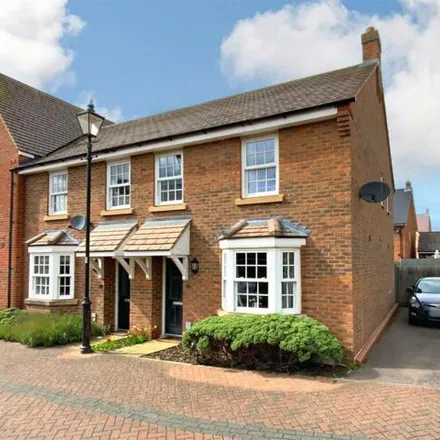 Buy this 3 bed duplex on Oliver Close in Kempston, MK42 7FW