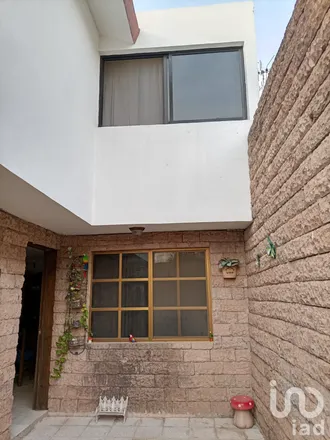 Buy this 4 bed house on Calle Quimeret 219 in U Esfuerzo Popular, 37258 León