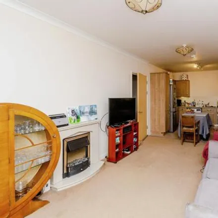 Image 3 - West Bromwich Rd / Bell Lane, West Bromwich Road, Walsall, WS5 4QJ, United Kingdom - Apartment for sale