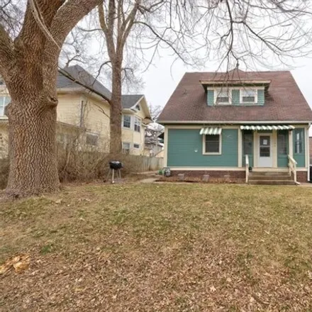 Buy this studio house on 1048 19th Street in Des Moines, IA 50314