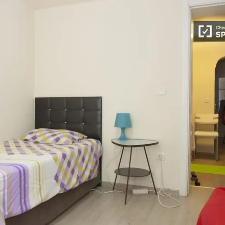 Rent this 3 bed room on Buket Eczanesi in Bilezikçi Sokağı, 34375 Şişli