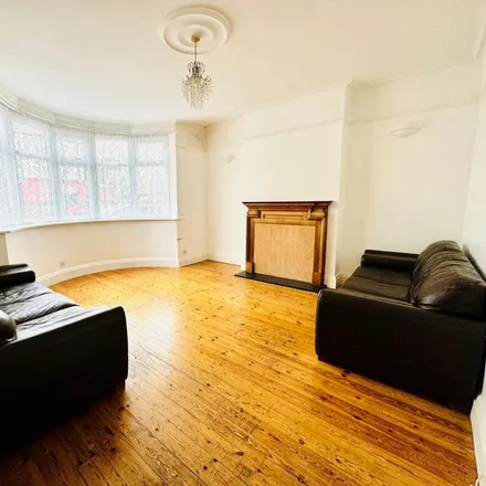 Rent this 4 bed apartment on St Michael's Road in London, NW2 6XE