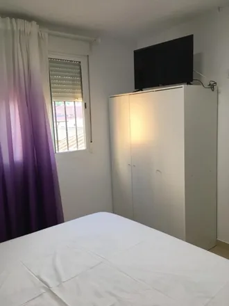 Rent this 5 bed room on Antiguo Cine Valencia in Carrer de Vicente Lleó, 1