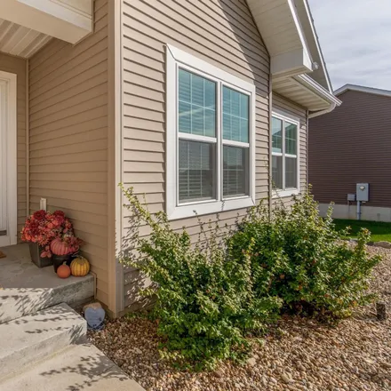 Image 2 - 4835 Yellowstone Drive, Waterloo, IA 50701, USA - House for sale