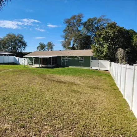 Image 7 - 613 1st Avenue, Lady Lake, FL 32159, USA - House for sale