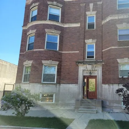 Rent this 2 bed condo on 538 East 44th Street in Chicago, IL 60653